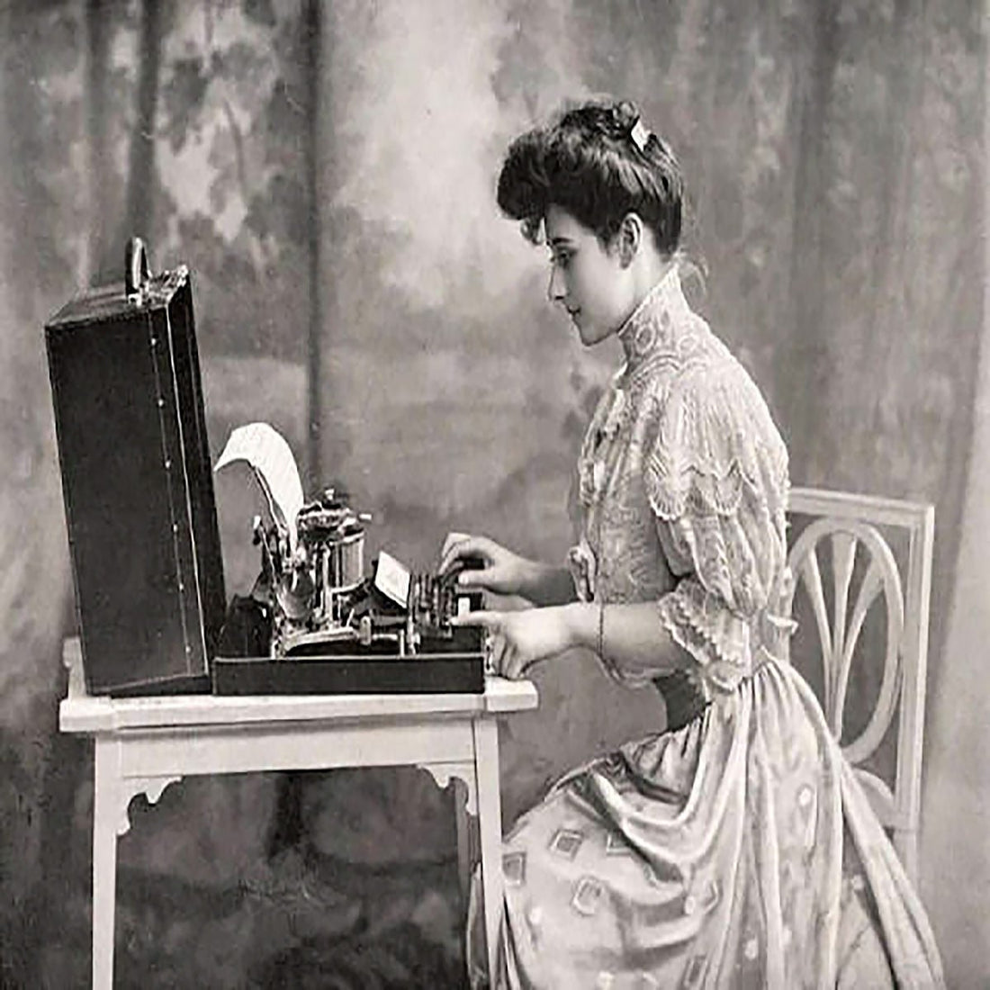 Did a Blind Countess Really Invent the Typewriter? Discover the Untold History! - Pixel Gallery